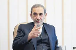 تقدیر ولایتی از آزادگان: ایران امنیت و اقتدار را مدیون آزادگان،شهداء، مدافعان‌حرم،جانبازان و همه ایثارگران است