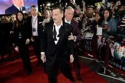 حالت غیرطبیعی آقای بازیگر بر روی فرش قرمز فیلم/تصاویر