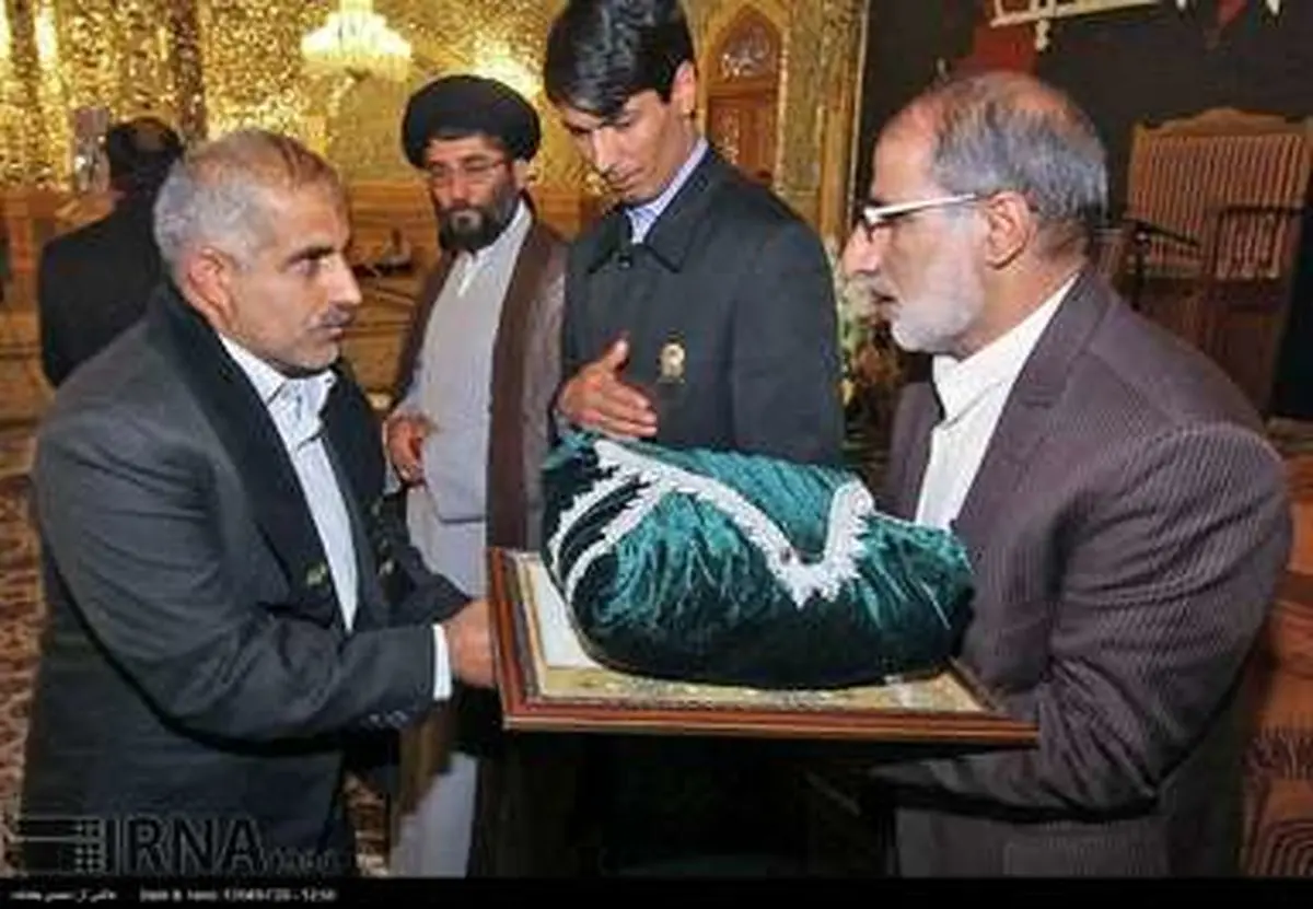 اهداء پرچم حضرت امام رضا (ع) به 500 هیات عزاداری در کشور/تصاویر