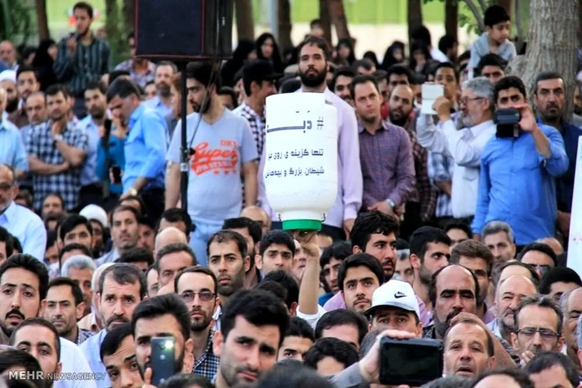 گزارش لیبراسیون دربارۀ دلواپسان: آنها با دبه یا بی دبه تنها کسانی هستند که حق برگزاری تظاهرات دارند