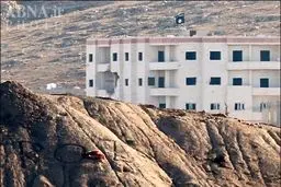 نصب پرچم داعش در شرق کوبانی/ عکس