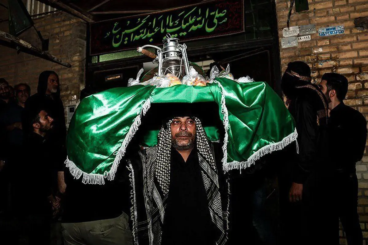 تصاویر / شب هشتم ماه محرم و مراسم سینی در اهواز