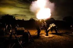 لحظه جالب شلیک خمپاره 120/عکس