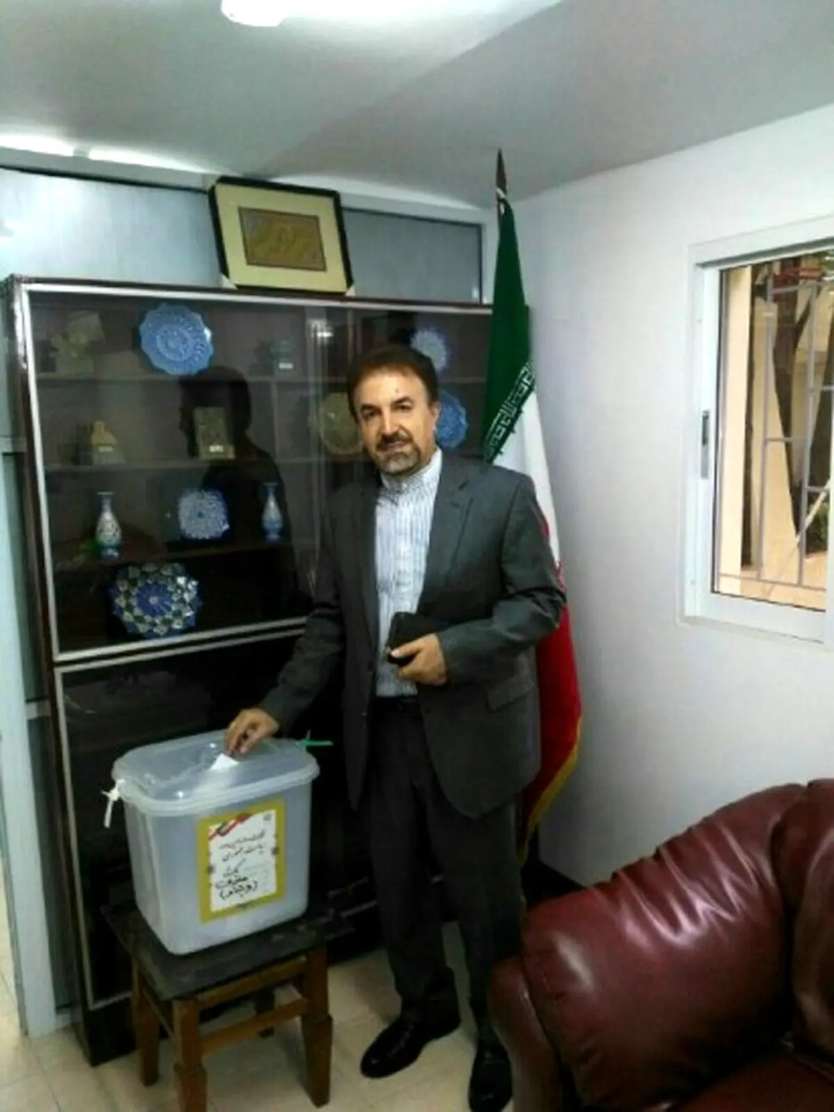 حضور نخستین سفیر اهل سنت جمهوری اسلامی ایران در انتخابات /عکس