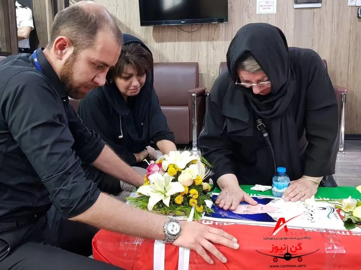 تحویل پیکر خلبان‌های پرواز تهران-یاسوج به خانواده‌هایشان/تصاویر