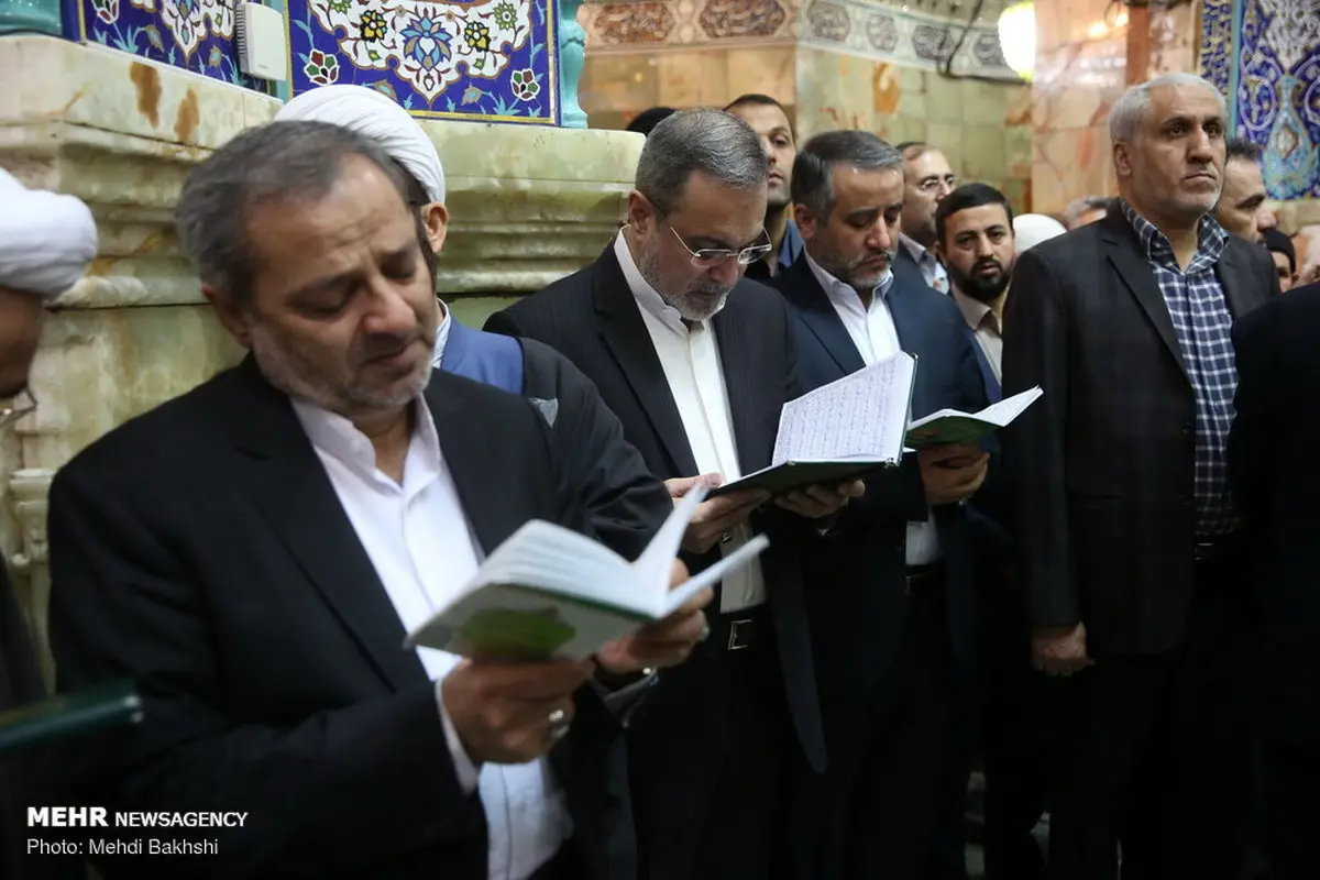 عکس: زیارتنامه خوانی وزیر آموزش و پروش در حرم حضرت معصومه (س)