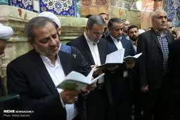 عکس: زیارتنامه خوانی وزیر آموزش و پروش در حرم حضرت معصومه (س)