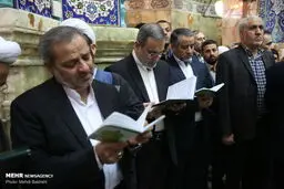 عکس: زیارتنامه خوانی وزیر آموزش و پروش در حرم حضرت معصومه (س)