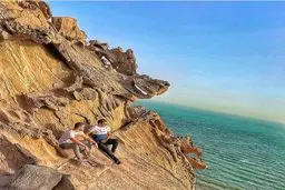 خوشگذرانی خاص بازیگر مشهور در طبیعت باورنکردنی هرمز/عکس