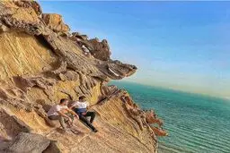 خوشگذرانی خاص بازیگر مشهور در طبیعت باورنکردنی هرمز/عکس