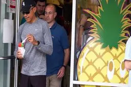 وقتی اوباما و دخترانش در هاوایی بستنی می خورند+ تصاویر