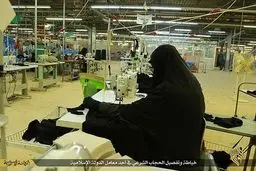 افتتاح کارخانه تولید چادر سیاه داعش/تصاویر