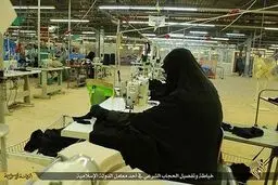 افتتاح کارخانه تولید چادر سیاه داعش/تصاویر