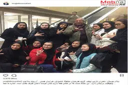 عکس یادگاری مجید مظفری با دختران هنرمند ناشنوا