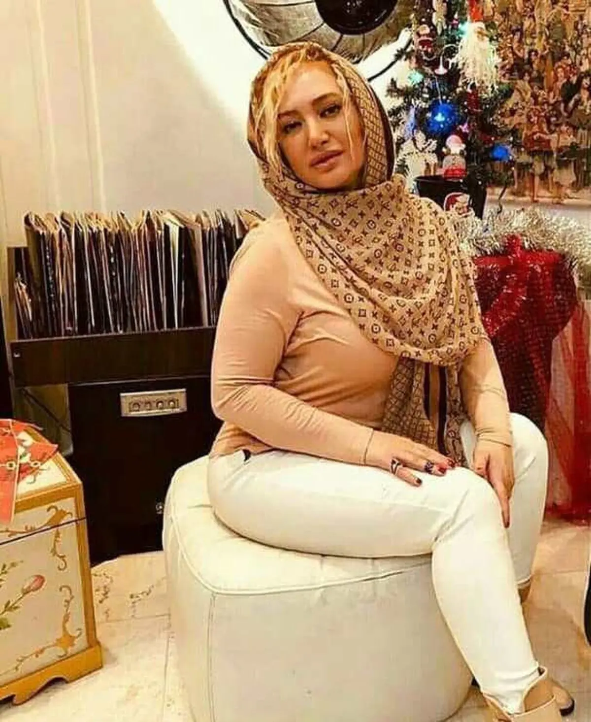 عکس خصوصی صبا کمالی با لباس راحتی در منزل
