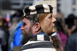 عکسی عجیب از تظاهرات علیه اعمال محدودیت‌های کرونایی