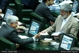 ‫گپ عارف و مطهری در مجلس/ عکس‬‎