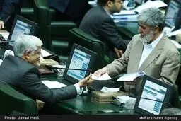 ‫گپ عارف و مطهری در مجلس/ عکس‬‎