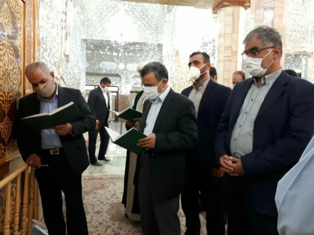 پوشش متفاوت احمدی نژاد در قم + عکس