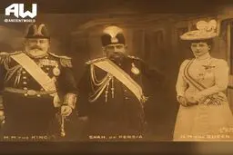 ژست مظفرالدین شاه در کنار پادشاه و ملکه/ عکس