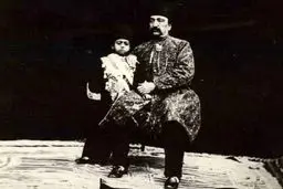 عکس / ملیجک دربار در کنار ناصرالدین شاه