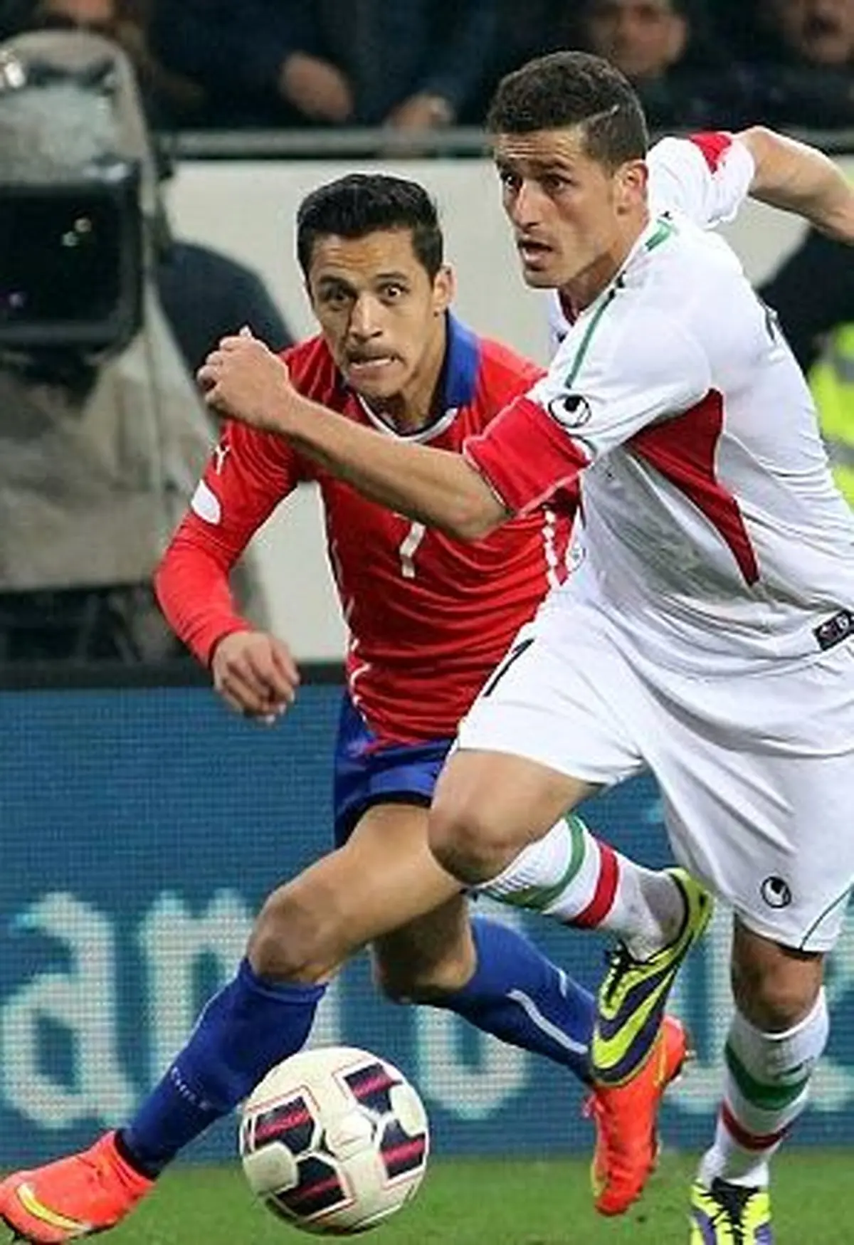 عکس برگزيده روزنامه ديلي ميل از بازي ايران و شيلي