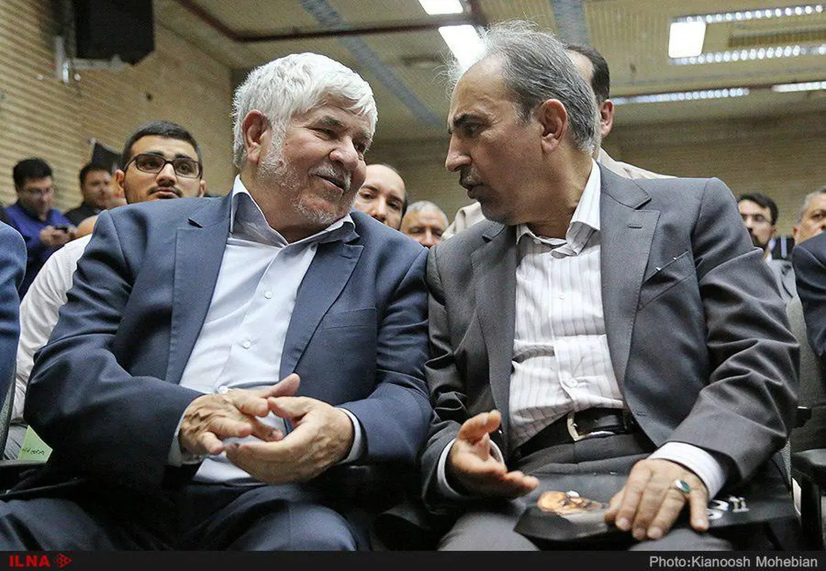 عکس / حرف های درگوشی شهردار تهران و محمد هاشمی