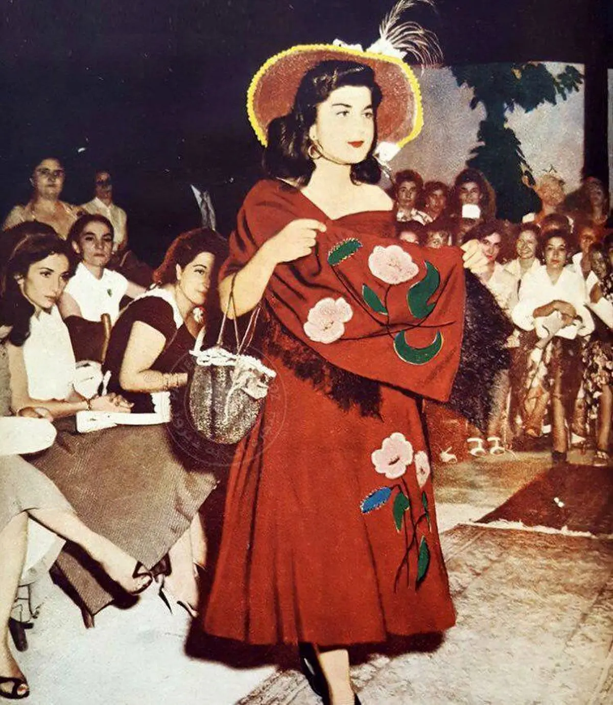 تصویری از هفته مد تهران در سال ١٣٣٢