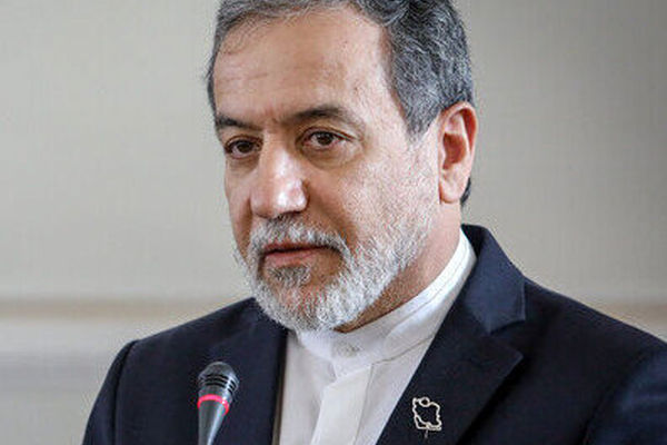 اجرای یک آهنگ عجیب در حضور عراقچی و صالحی امیری