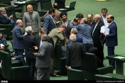 حواشی تصویری صحن علنی مجلس/ از شوخی‌های قاضی زاده تا بوسیدن وزیربهداشت