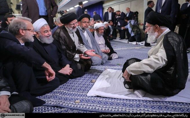 عکس / جلسه ساده مقامات عالی نظام در حضور رهبر انقلاب
