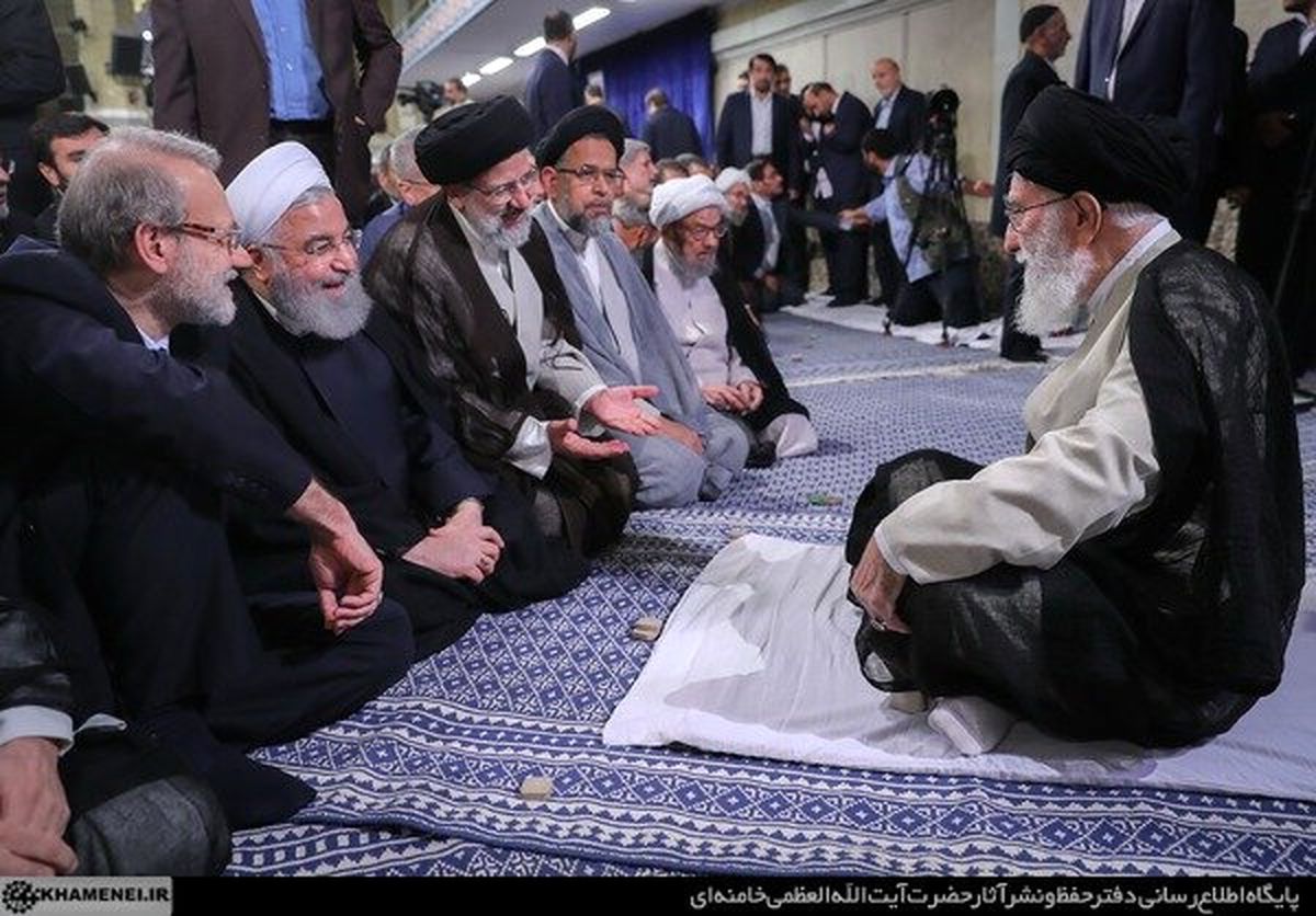 عکس / جلسه ساده مقامات عالی نظام در حضور رهبر انقلاب