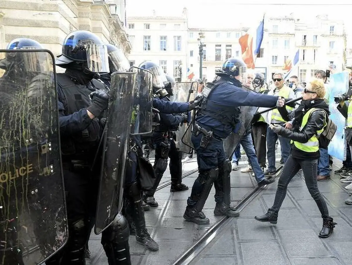 هدیه ویژه ماکرون به زنان/عکس