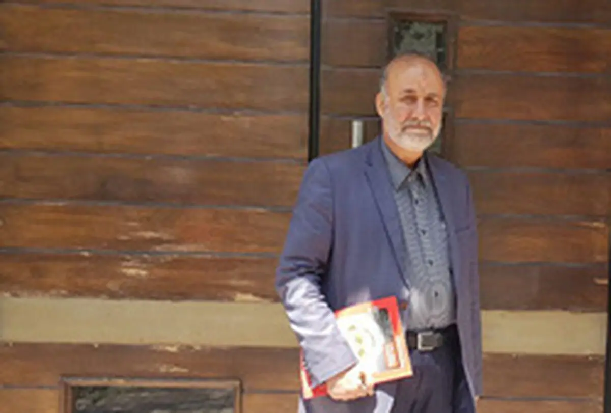 بیادی: احمدی‌نژاد نامزد مجلس نمی‌شود