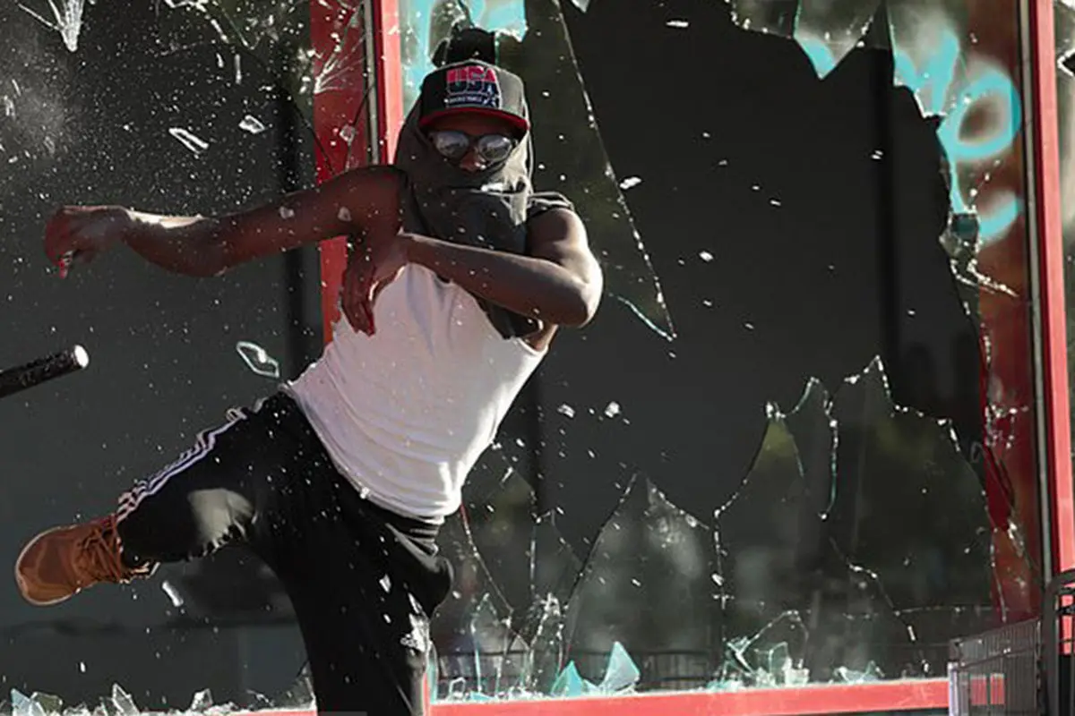 روش خاص اعتراض مردم در آمریکا! + عكس