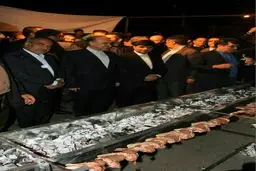 معاون رئیس جمهور درکنار سیخ بزرگ «کباب» +عکس