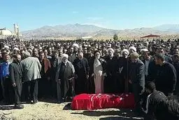 حاشیه های تصویری مراسم تشییع و تدفین پدر سردار سلیمانی