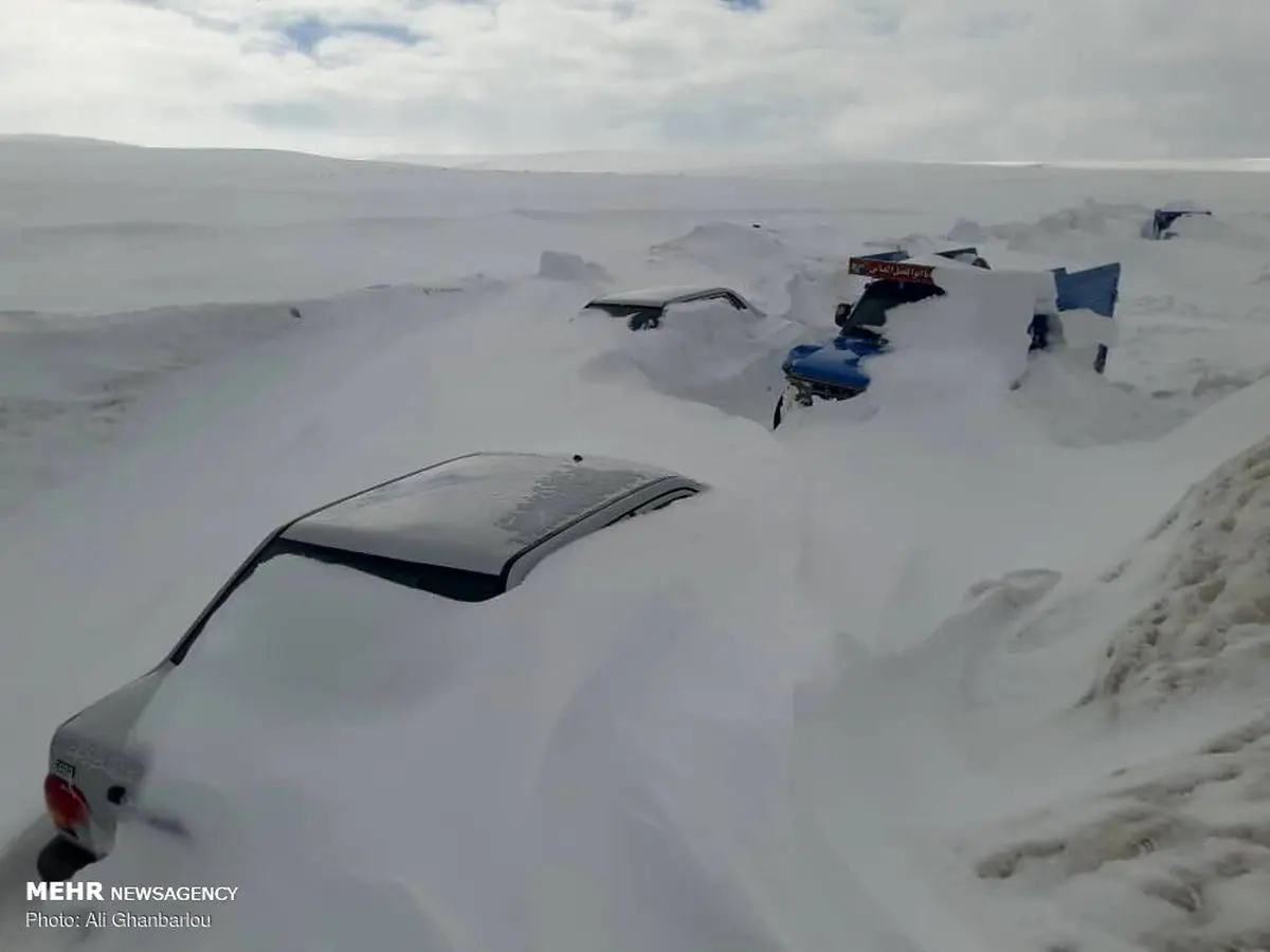 عكس: ماشين هاي مدفون شده زير برف!