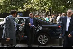 وزیر راه ایران با چه خودرویی در هند تردد می کند؟/ عکس
