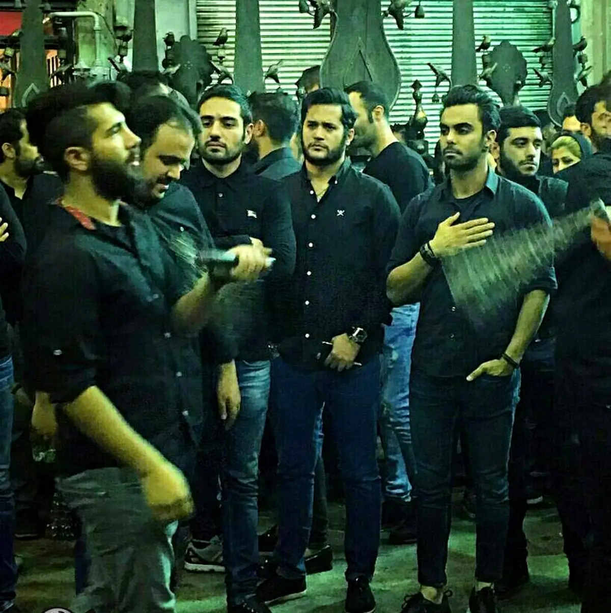 سیاوش خیرابی در دسته عزاداری محرم/عکس