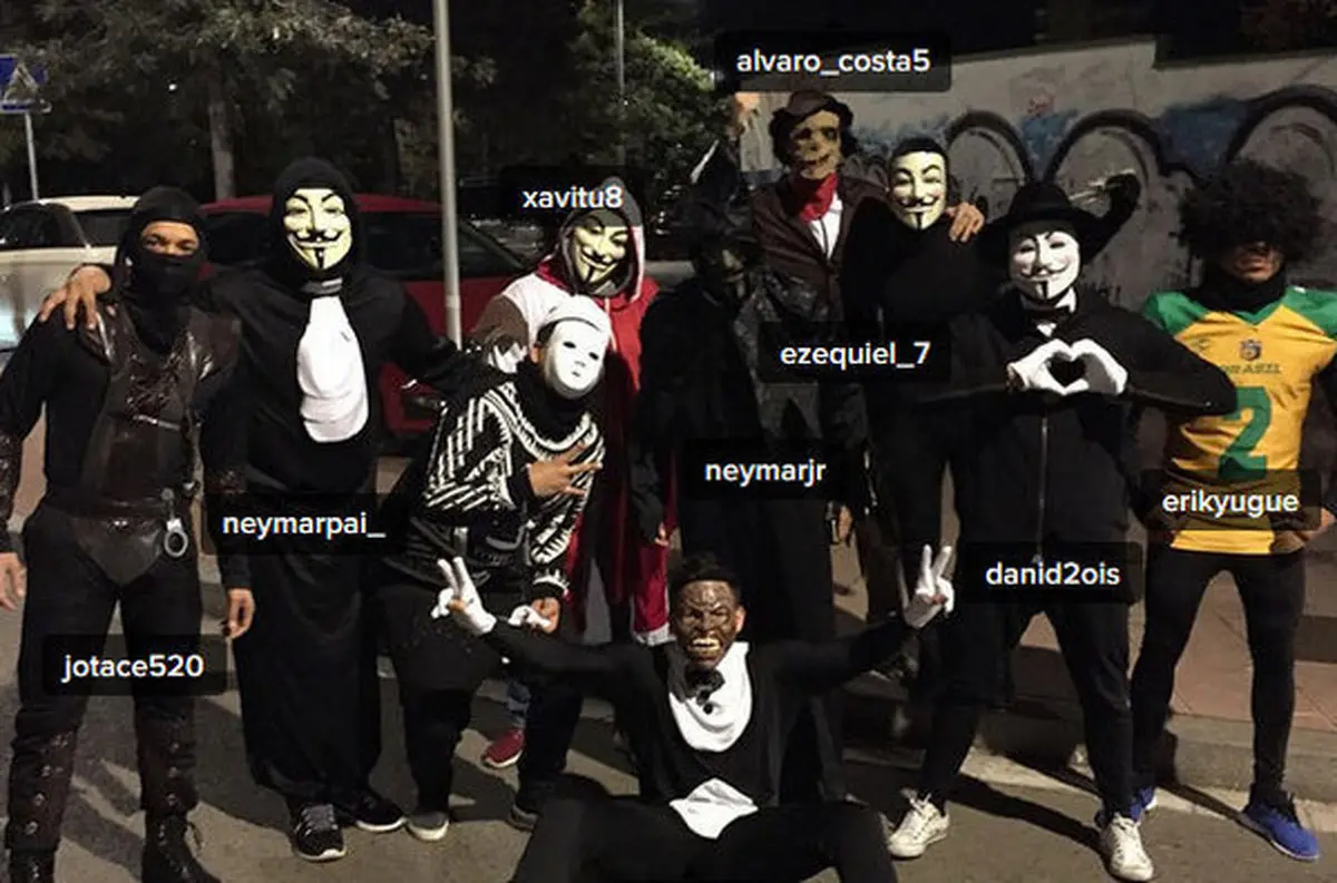 لباس عجیب و غریب نیمار و دوستانش+ عکس