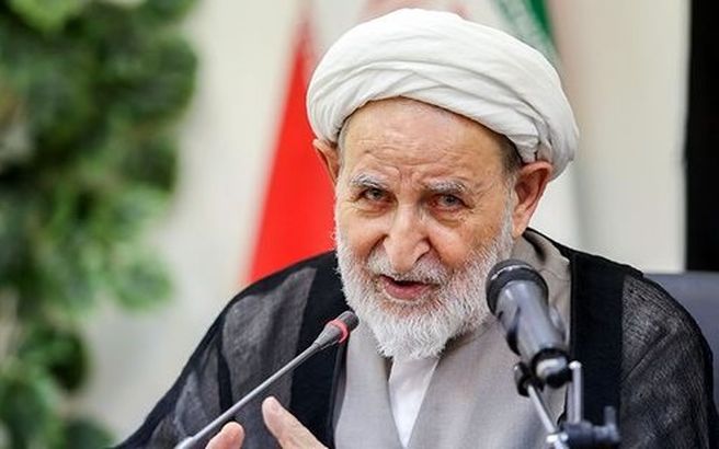 آیت الله یزدی: رهبر معظم انقلاب از هدایای الهی است / ولی فقیه شرعا حاکم بر مسلمانان جهان است