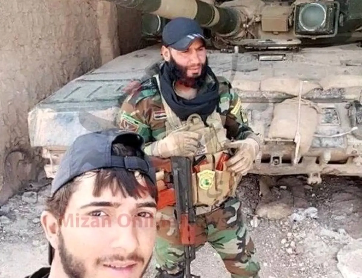 عکس یادگاری با ابوعزرائیل/ عکس