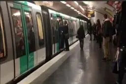 حرکت بسیار زشت هواداران چلسی در مترو دردسرساز شد! + عکس