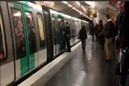 حرکت بسیار زشت هواداران چلسی در مترو دردسرساز شد! + عکس