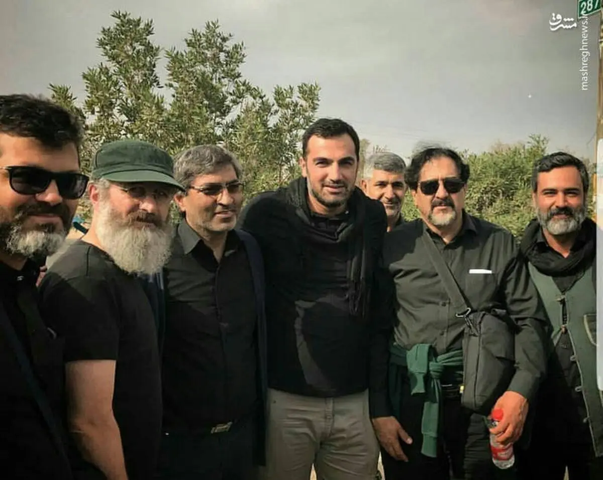 تصویری از حضور خواننده معروف و آقایان بازیگر در پیاده‌روی اربعین