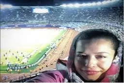 سلفی بازیگر زن ایرانی در حاشیه بازی بارسلونا در ورزشگاه