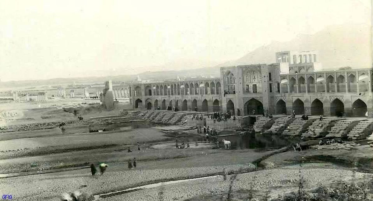 عکس / نمایی متفاوت از پل خواجو – اواخر دوره قاجار