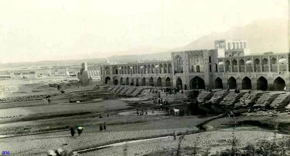 عکس / نمایی متفاوت از پل خواجو – اواخر دوره قاجار