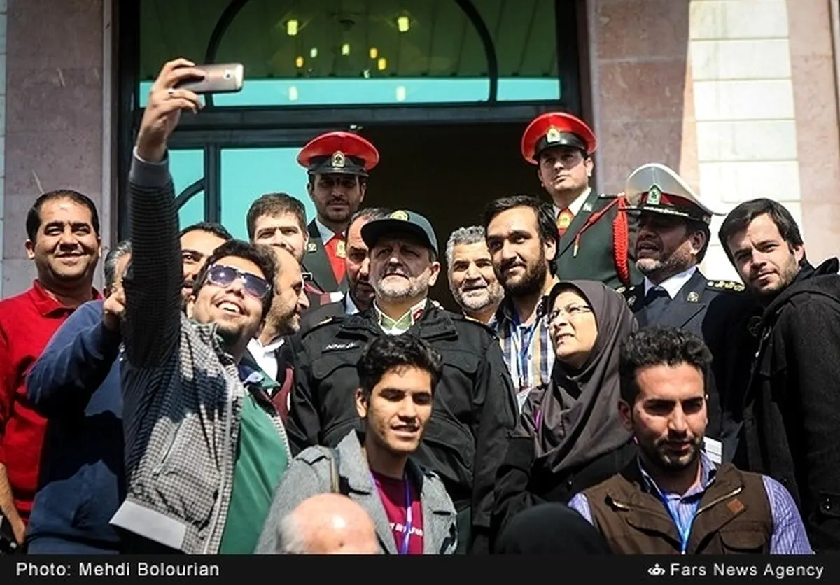 عکس سلفی جالب با احمدی‌مقدم